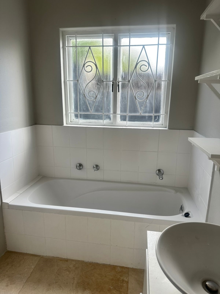 To Let 1 Bedroom Property for Rent in Harfield Village Western Cape